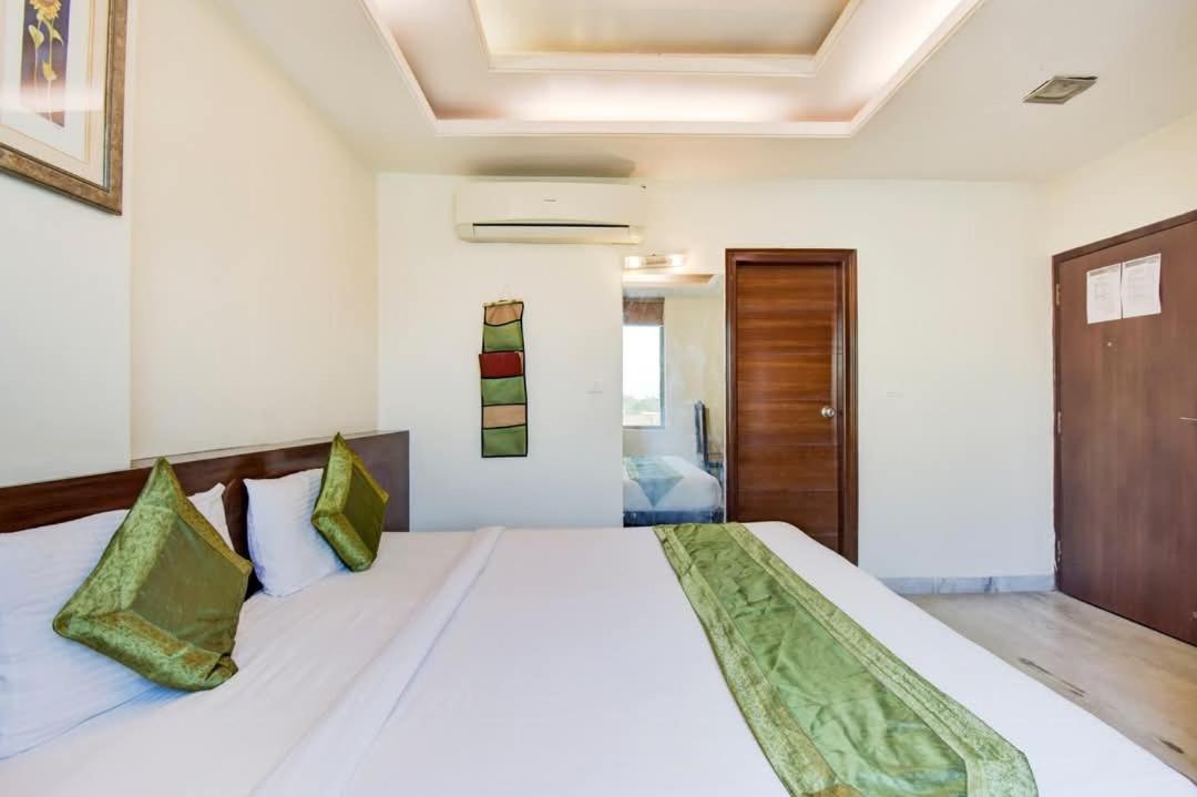 Hotel Sky Heights Jaipur Quarto foto